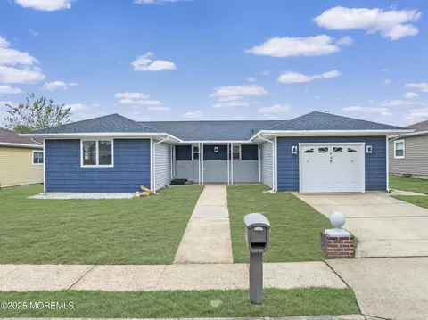 7 Puerto Vallarta St, Toms River, NJ 08757
