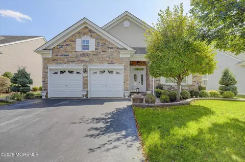 57 Carlisle Dr, Jackson, NJ 08527