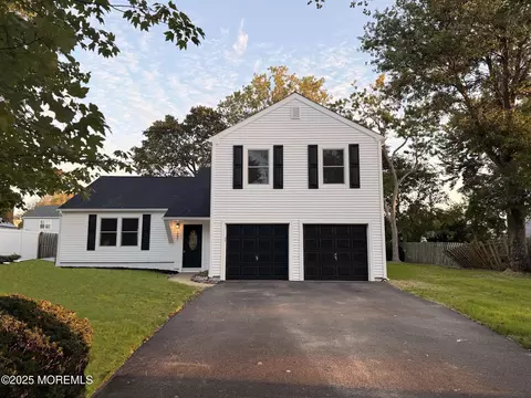 1090 Westlake Dr, Toms River, NJ 08753