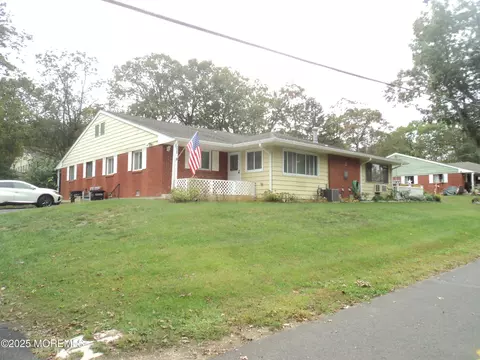 22 Blue Jay St #B, Manchester, NJ 08759