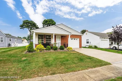 165 Pulaski Blvd, Toms River, NJ 08757