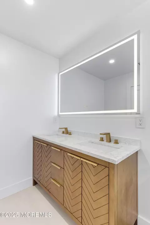 Bath - 7 E 77th St, Harvey Cedars, NJ 08008 photo 1 of 7