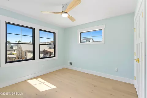Bedroom - 7 E 77th St, Harvey Cedars, NJ 08008 photo 6 of 7