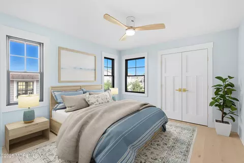 Bedroom - 7 E 77th St, Harvey Cedars, NJ 08008 photo 3 of 7