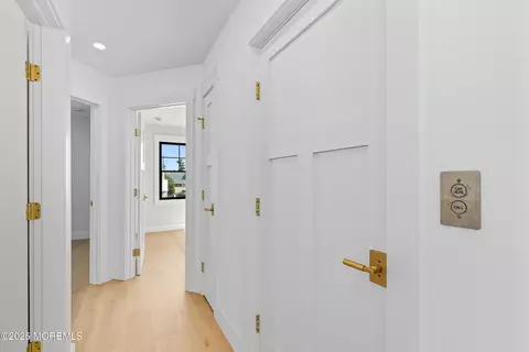 Entry Way - 7 E 77th St, Harvey Cedars, NJ 08008 photo 1 of 1