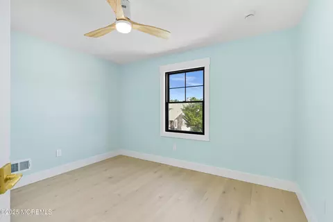 Bedroom - 7 E 77th St, Harvey Cedars, NJ 08008 photo 7 of 7