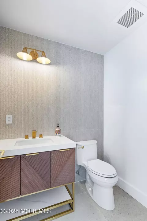 Bath - 7 E 77th St, Harvey Cedars, NJ 08008 photo 6 of 7