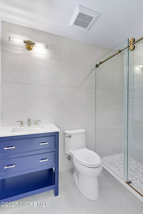 Bath - 7 E 77th St, Harvey Cedars, NJ 08008 photo 3 of 7