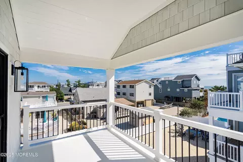 Exterior - 7 E 77th St, Harvey Cedars, NJ 08008 photo 7 of 10