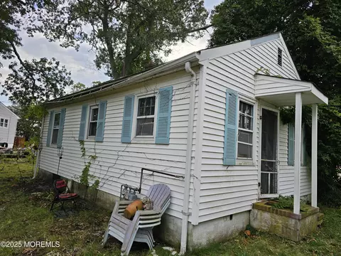 37 Harbor View Ln, Toms River, NJ 08753
