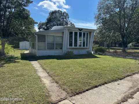 15 Wistoria Dr, Jackson, NJ 08527