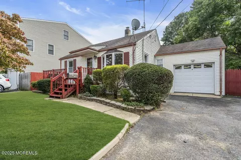 72 Pear St, Tinton Falls, NJ 07724