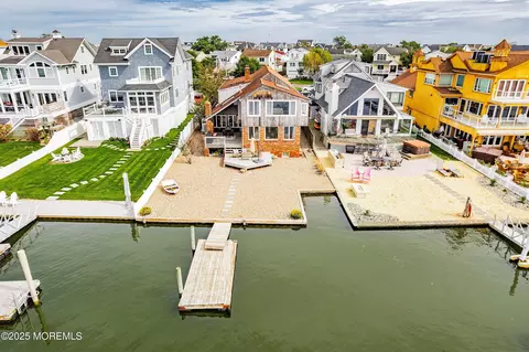 24 Warren St, Rumson, NJ 07760