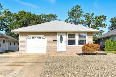 2176 Mount Hood Ln, Toms River, NJ 08753