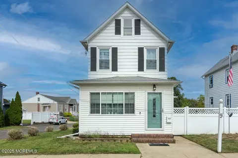 9 Idlewild Ave, Sayreville, NJ 08872