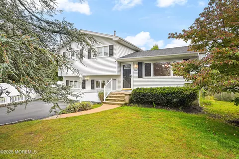 2 Palmer Rd, Middletown, NJ 07748