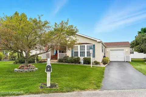 75 Perry Ln, Manahawkin, NJ 08050