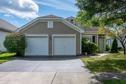 41 Silverside Rd, Lakewood, NJ 08701