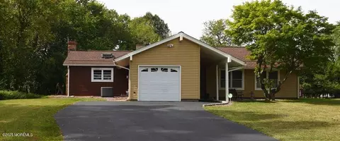 5 Summit Ave, Manalapan, NJ 07726