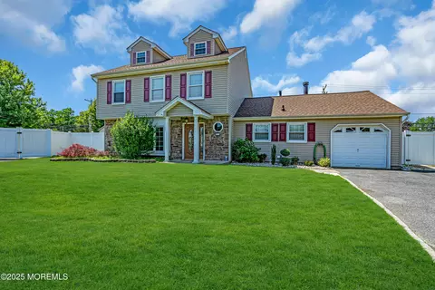 3 Rachel Ct, Howell, NJ 07731