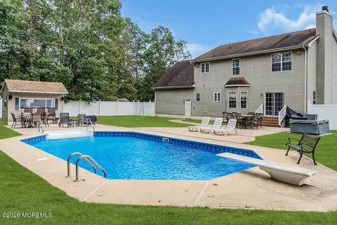 10 Susie Ln, Jackson, NJ 08527