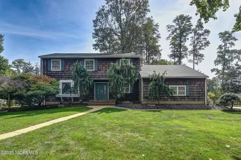 19 Emma Pl, Eatontown, NJ 07724