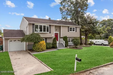 300 Morningside St, Toms River, NJ 08757