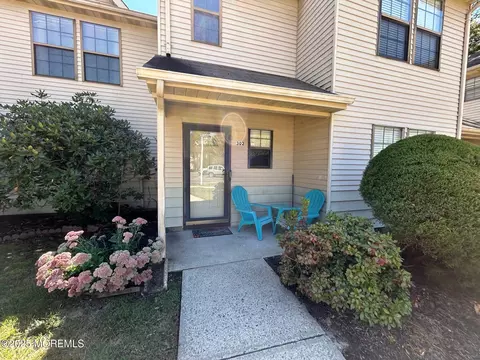 302 Daisy Ct, Jackson, NJ 08527 photo 2