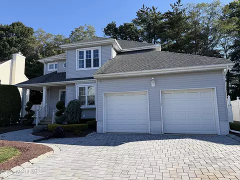 51 Enclosure Dr, Marlboro, NJ 07746