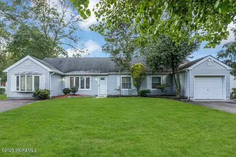 1083 Crystal Dr, Toms River, NJ 08753