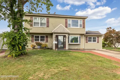 40 Lynn Blvd, Hazlet, NJ 07730