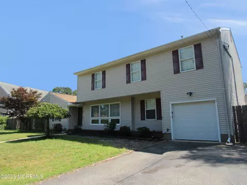 25 Scoop Rd, Brick, NJ 08723