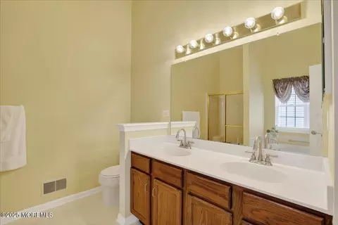 Bath - 53 Pine Valley Rd, Jackson, NJ 08527 photo 2 of 4