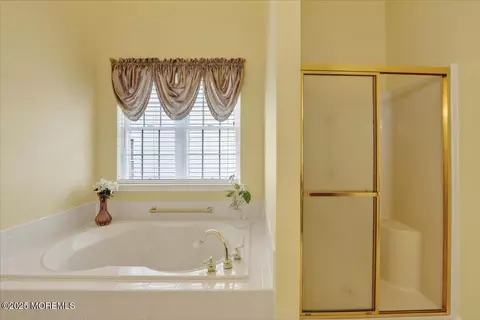 Bath - 53 Pine Valley Rd, Jackson, NJ 08527 photo 3 of 4