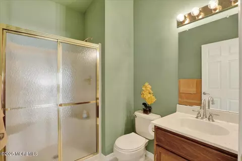 Bath - 53 Pine Valley Rd, Jackson, NJ 08527 photo 4 of 4