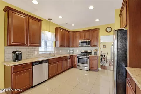 Kitchen - 53 Pine Valley Rd, Jackson, NJ 08527 photo 3 of 5