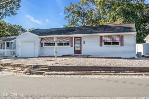 613 Twin River Dr, Forked River, NJ 08731