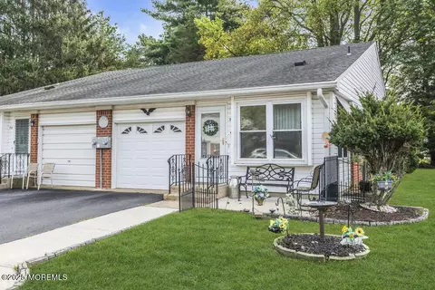 5 Quaker Ln #B, Whiting, NJ 08759