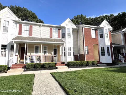 63 Lexington Ct, Holmdel, NJ 07733