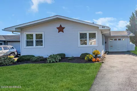 41 Central Blvd, Brick, NJ 08724