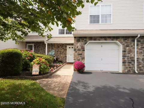 8 Hawthorne Dr, Tinton Falls, NJ 07712