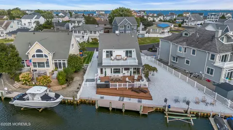 39 Woodhaven Rd, Toms River, NJ 08753