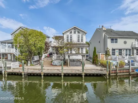 120 Bayview Dr, Brick, NJ 08723