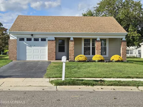 93 Mansfield Ave, Manchester, NJ 08759