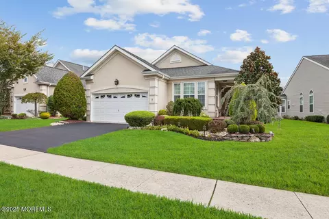 7 Pink Star Ct, Manalapan, NJ 07726