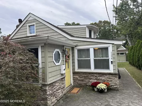 124 Pinehurst Rd, Brick, NJ 08723