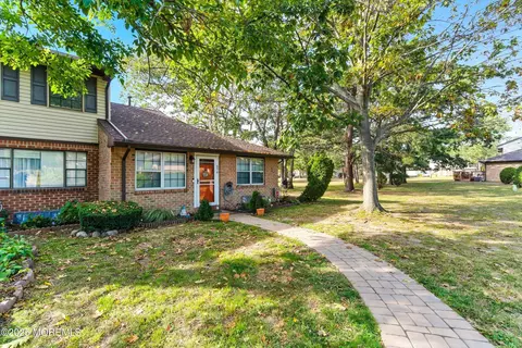 576 Labanna Ct, Brick, NJ 08724