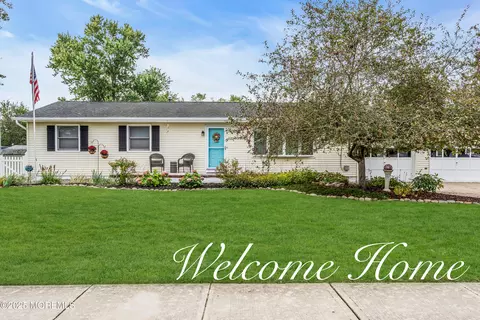 33 Georgian Blvd, Jackson, NJ 08527