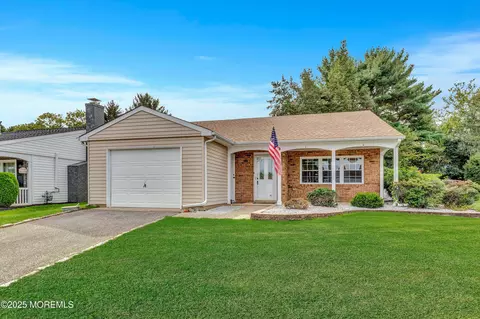 9 Buckingham Dr N, Manchester, NJ 08759