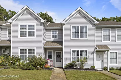 104 Prosperity Ct, Toms River, NJ 08755
